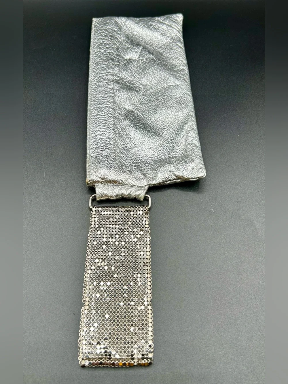 GEORGIE ALEXANDER Silver Metallic Leather Wristlet Clutch Purse.